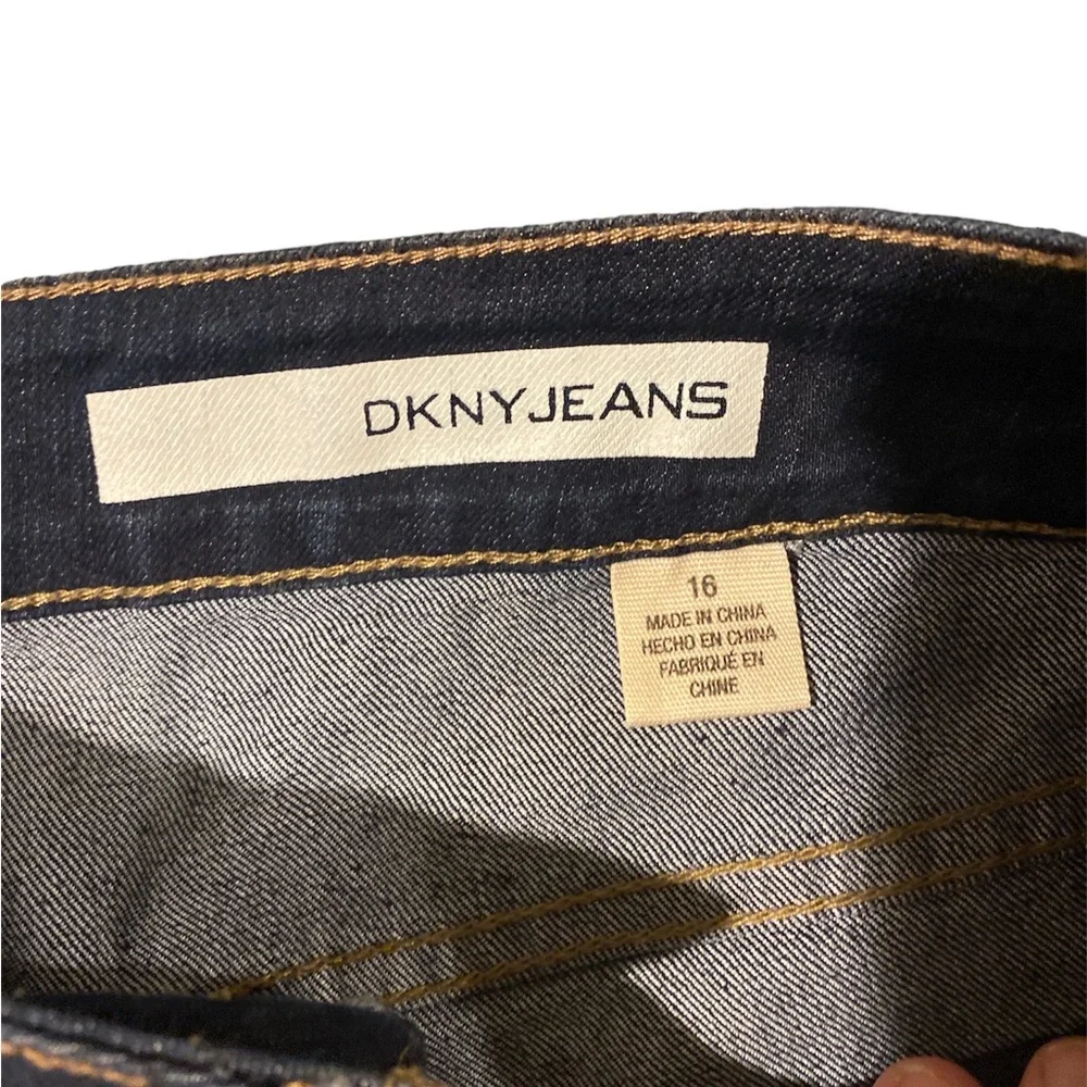 NWT DKNY Avenue B Jean size 16